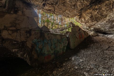 Gemeinde Mühldorfer_Hart Landkreis Mühldorf Bunkergelände versteckter Zugang (Dirschl Johann) Deutschland MÜ